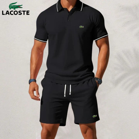Conjunto compuesto por polo y pantalones cortos