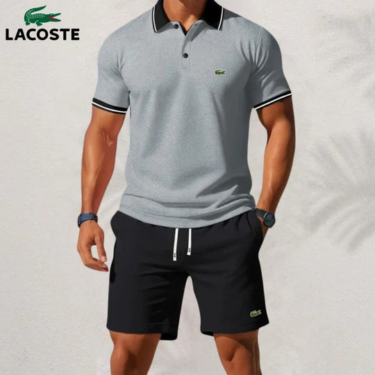 Conjunto compuesto por polo y pantalones cortos