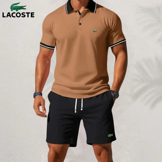 Conjunto compuesto por polo y pantalones cortos